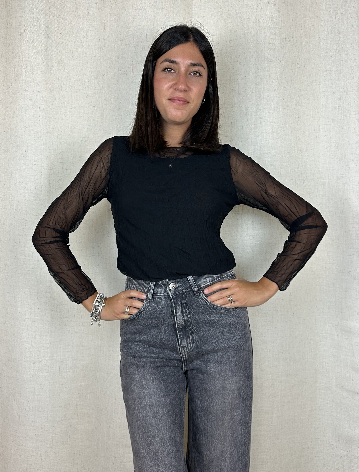 MAGLIA NERA SEMITRASPARENTE