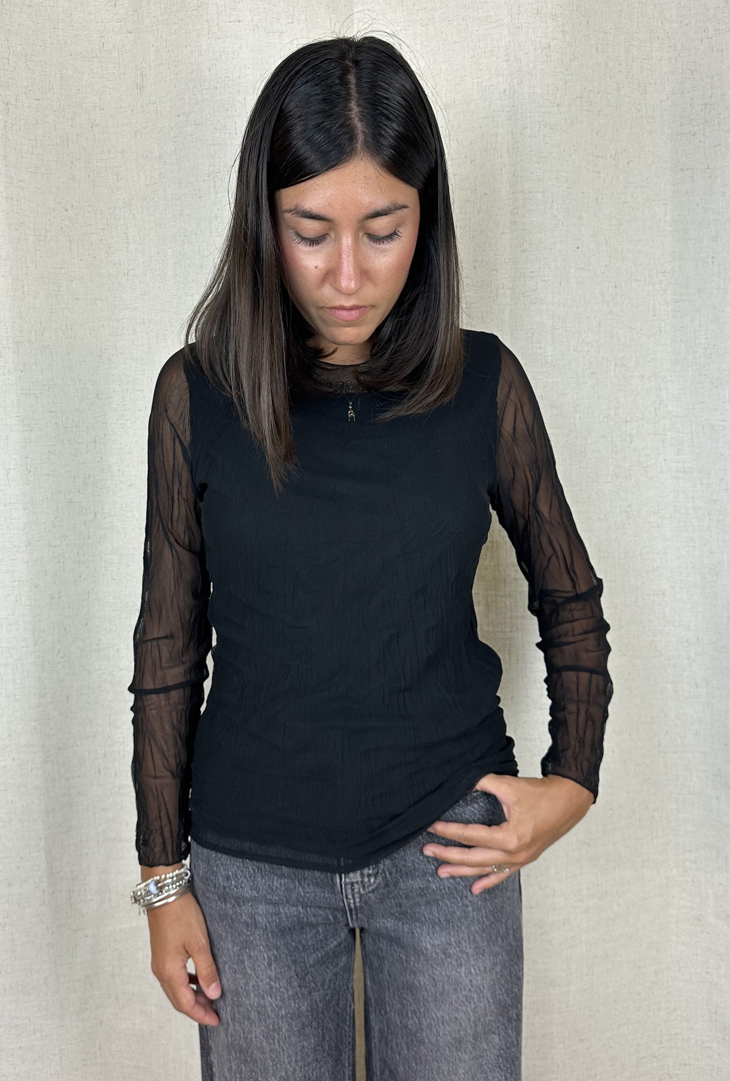 MAGLIA NERA SEMITRASPARENTE