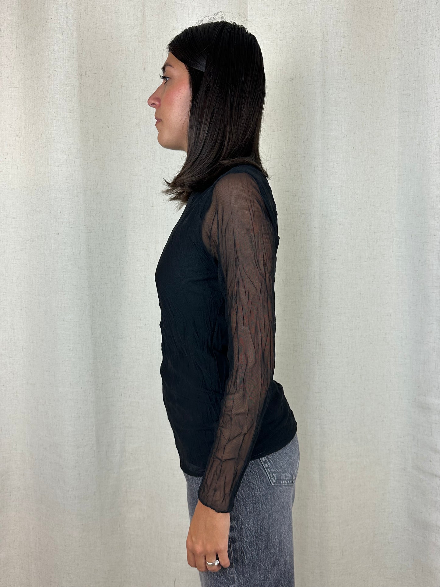 MAGLIA NERA SEMITRASPARENTE