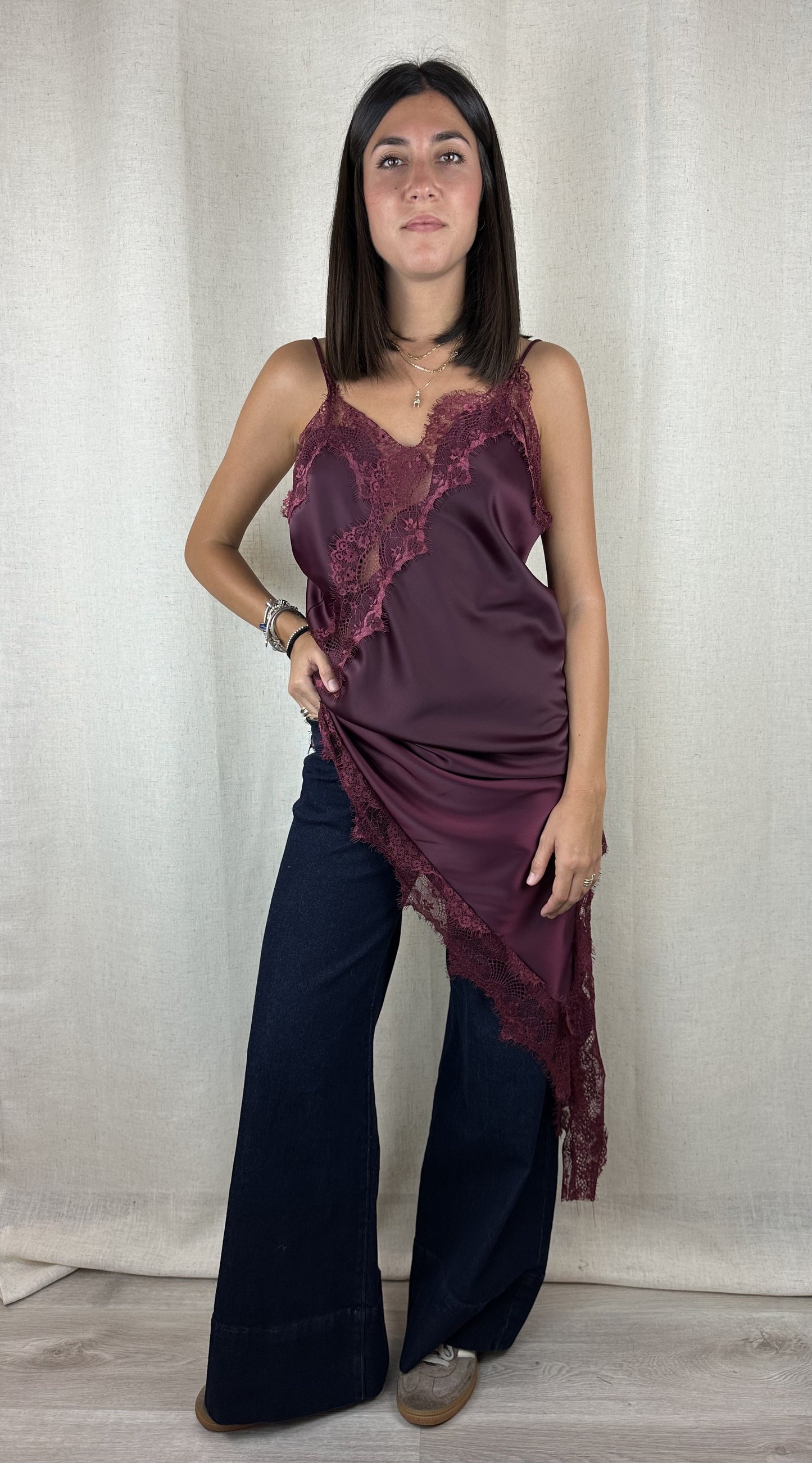 ABITO SATIN E PIZZO BURGUNDY