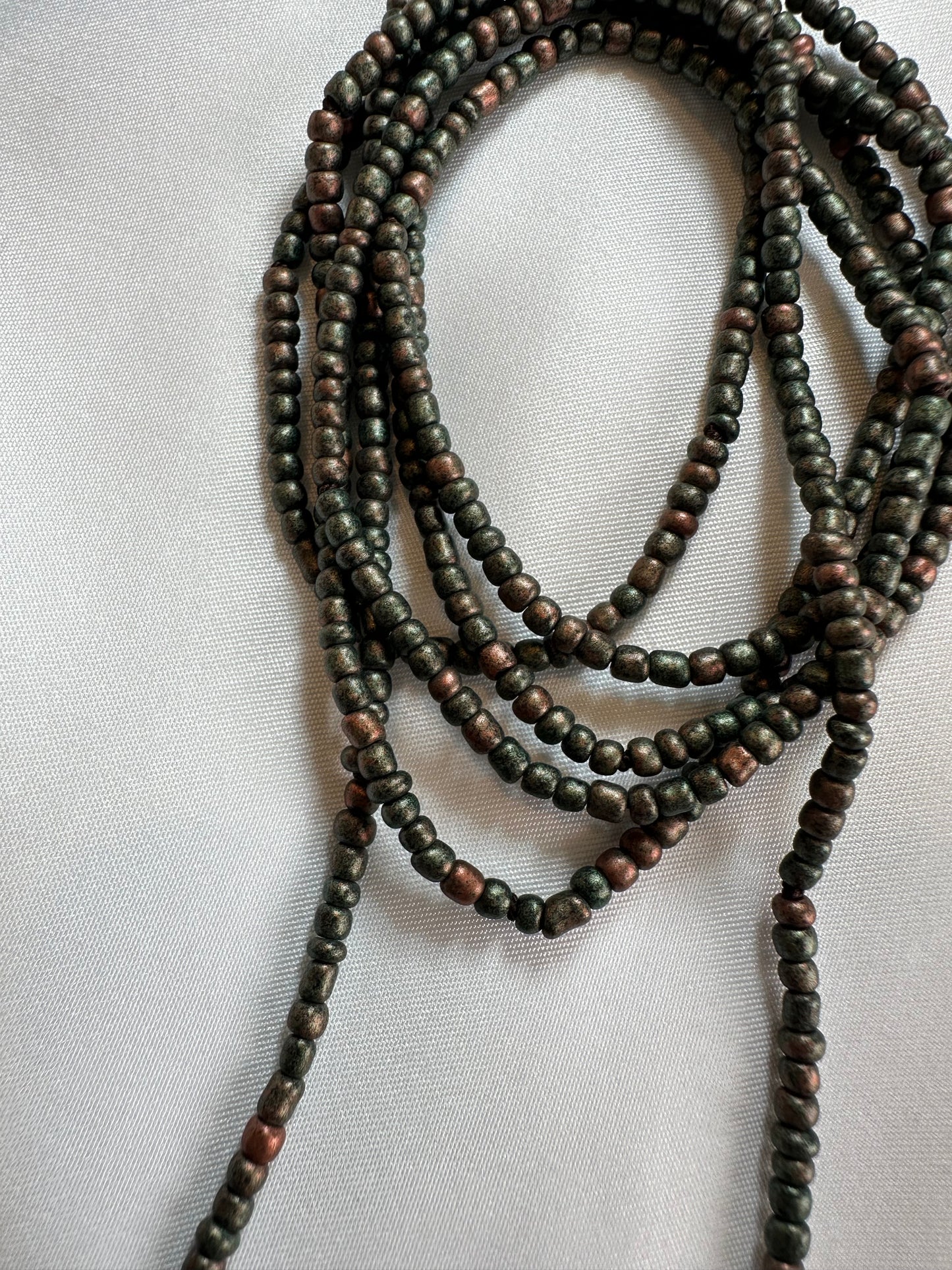 COLLANA A FILO SCURA