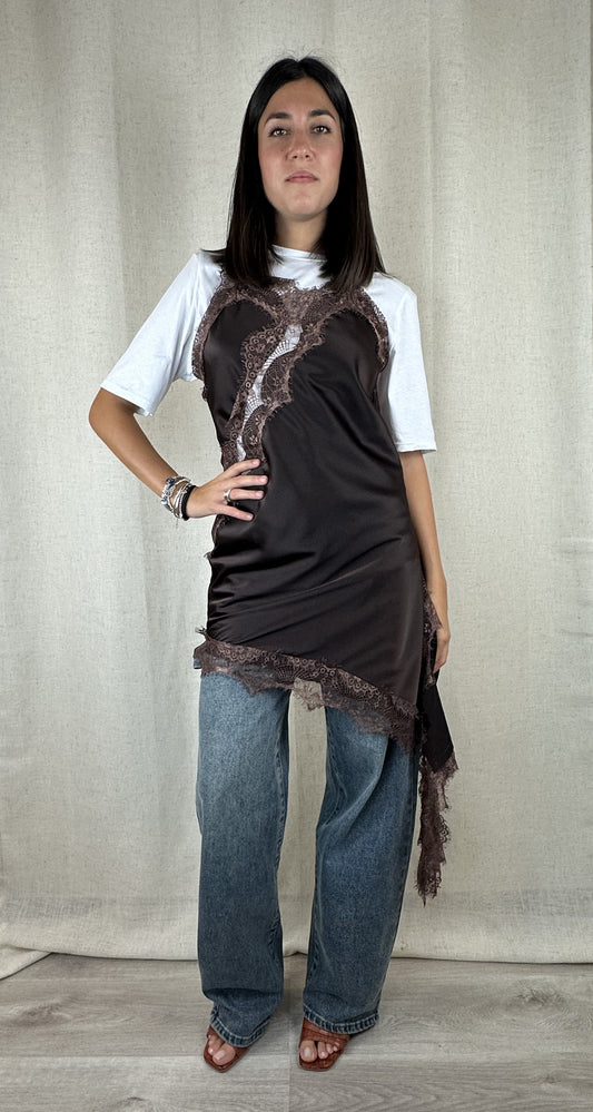 ABITO SATIN E PIZZO MARRONE