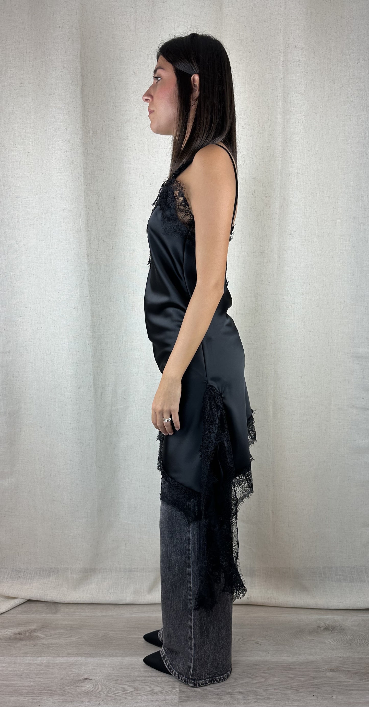 ABITO SATIN E PIZZO NERO
