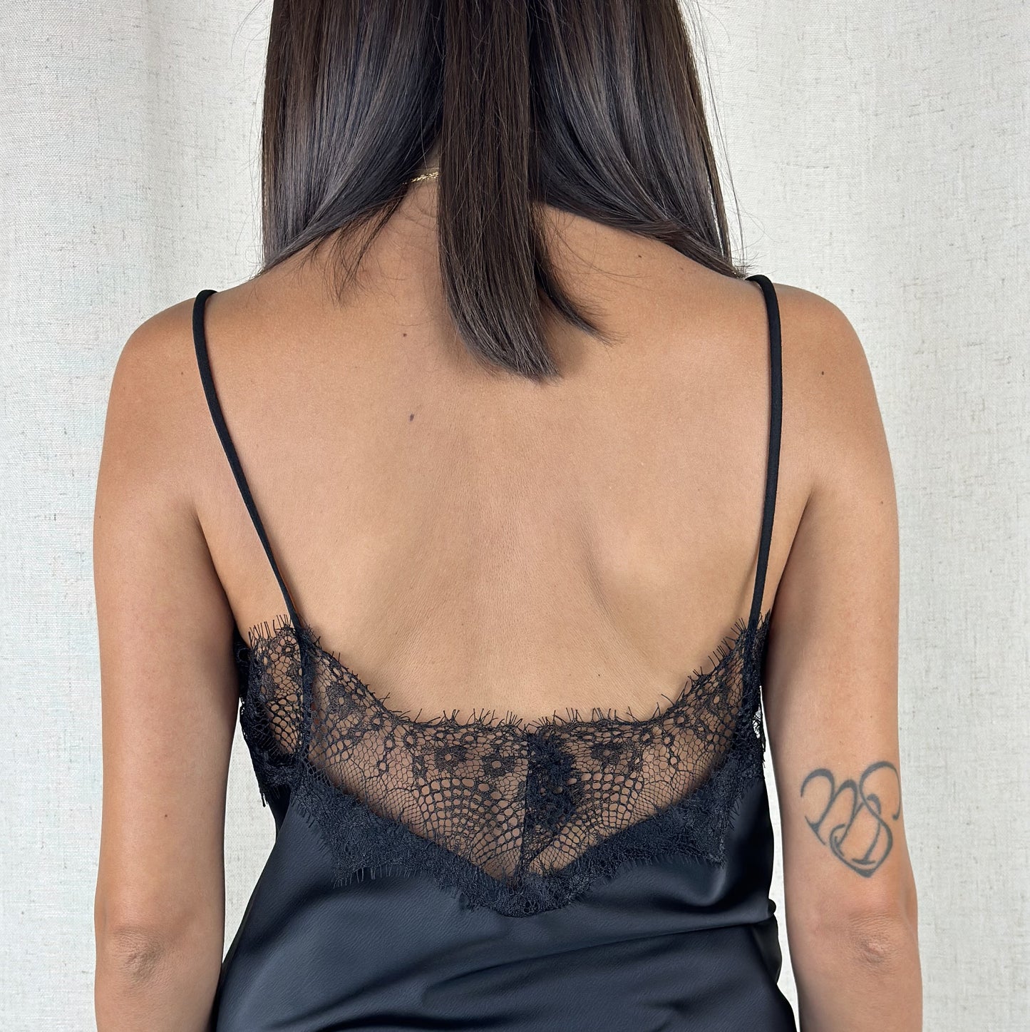 ABITO SATIN E PIZZO NERO