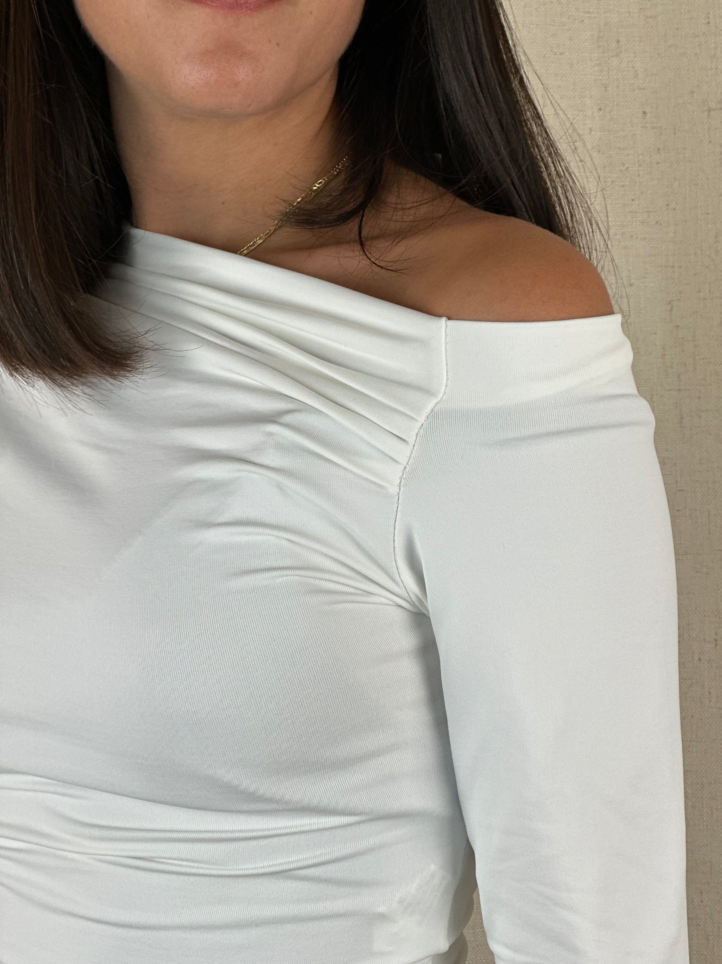 MAGLIA BIANCA ASIMMENTRICA POLSINI