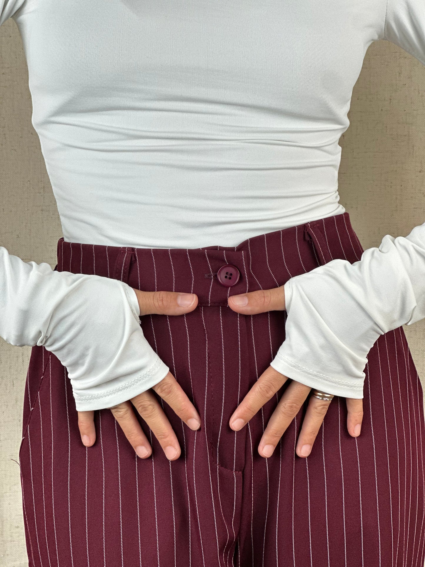 MAGLIA BIANCA ASIMMENTRICA POLSINI