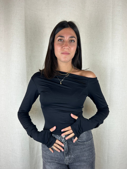 MAGLIA NERA ASIMMETRICA POLSINI