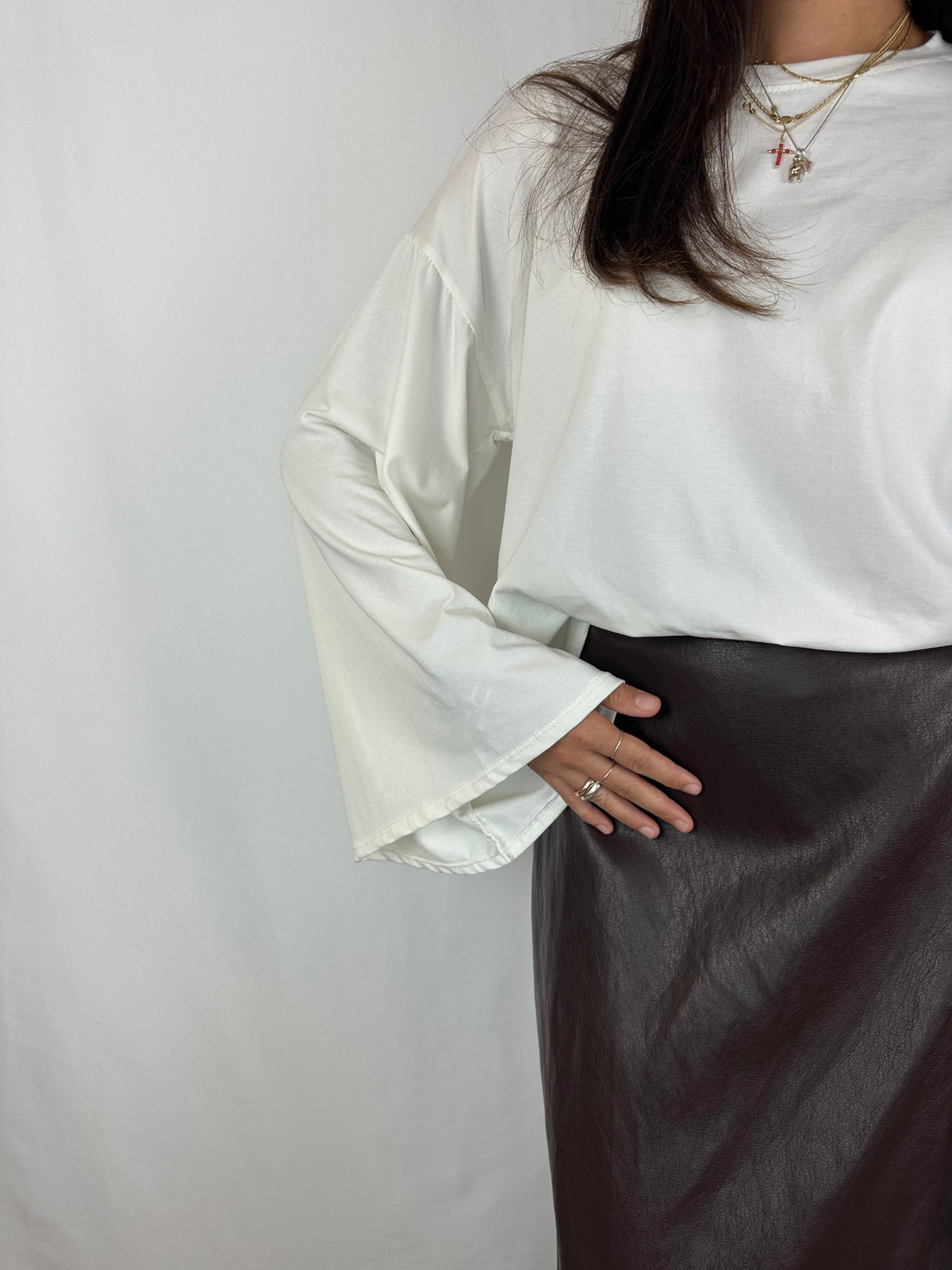 MAGLIA BIANCA MANICA SVASATA