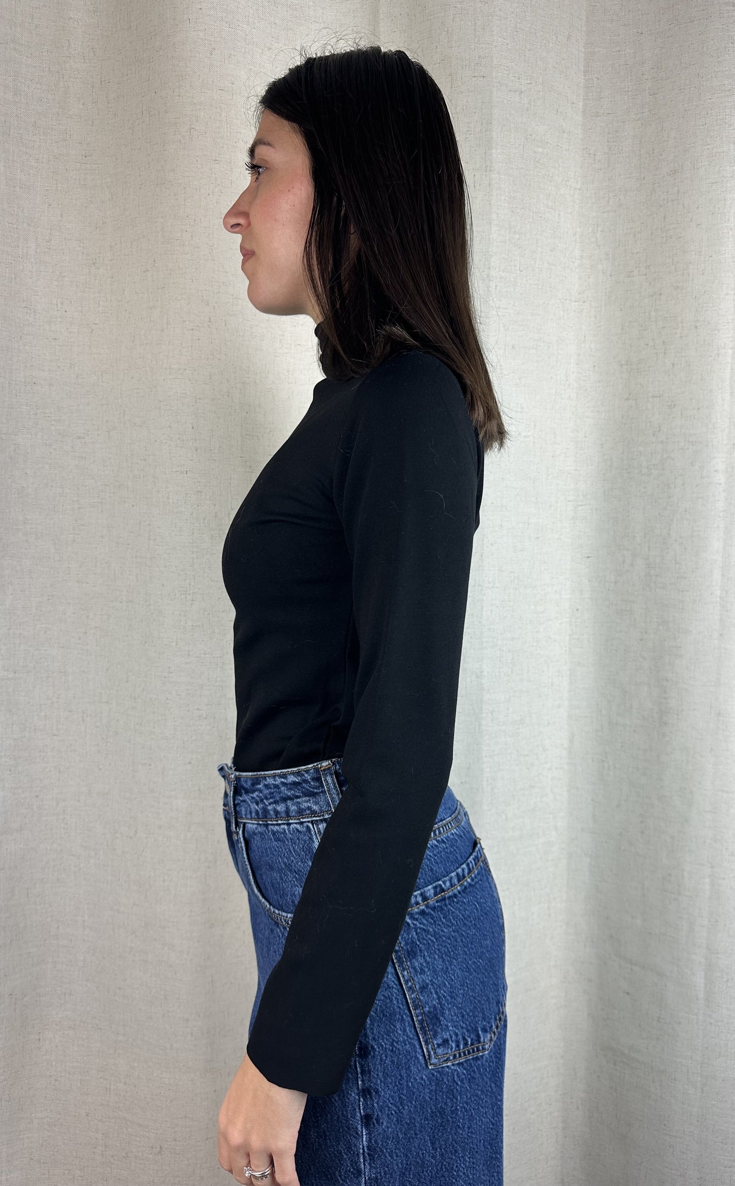 MAGLIA NERA SEMI-COLLO FELPATA