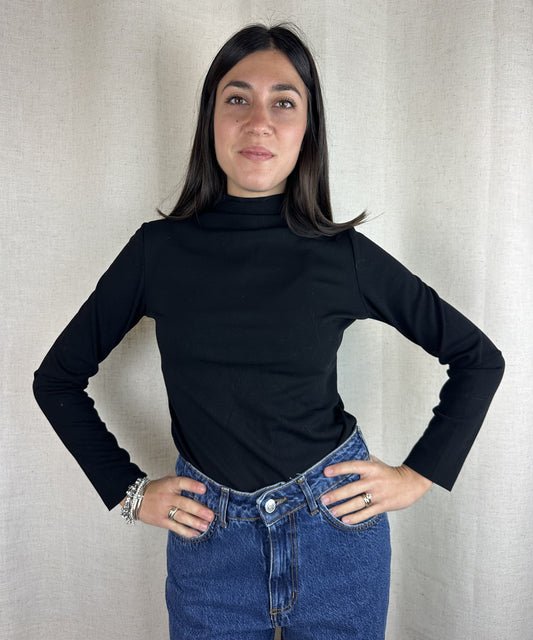 MAGLIA NERA SEMI-COLLO FELPATA