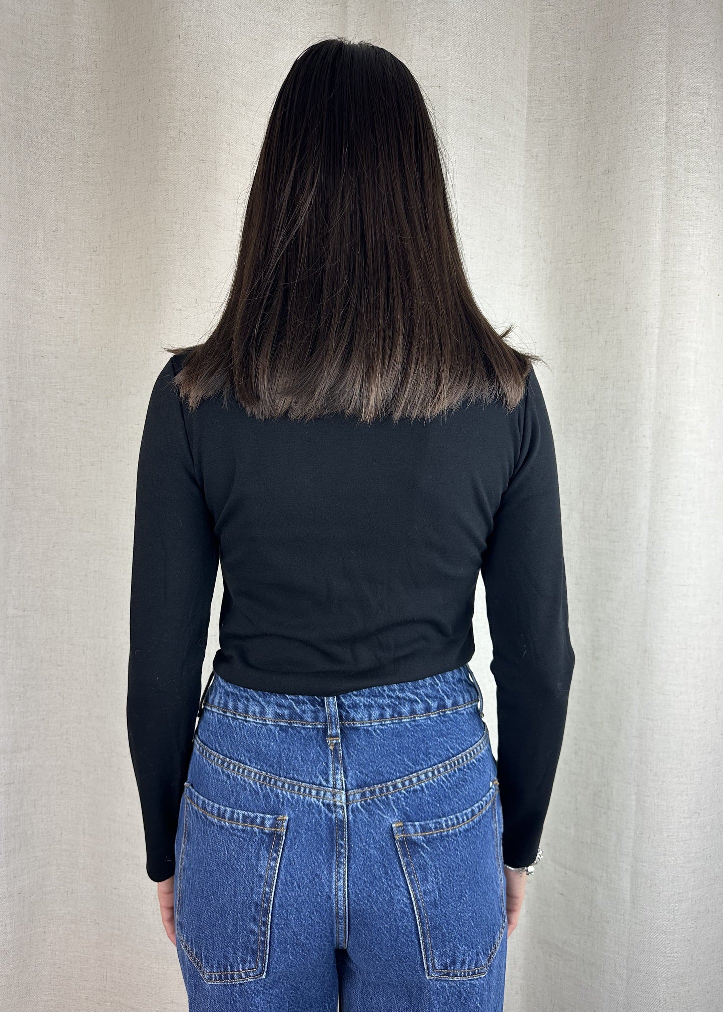 MAGLIA NERA SEMI-COLLO FELPATA