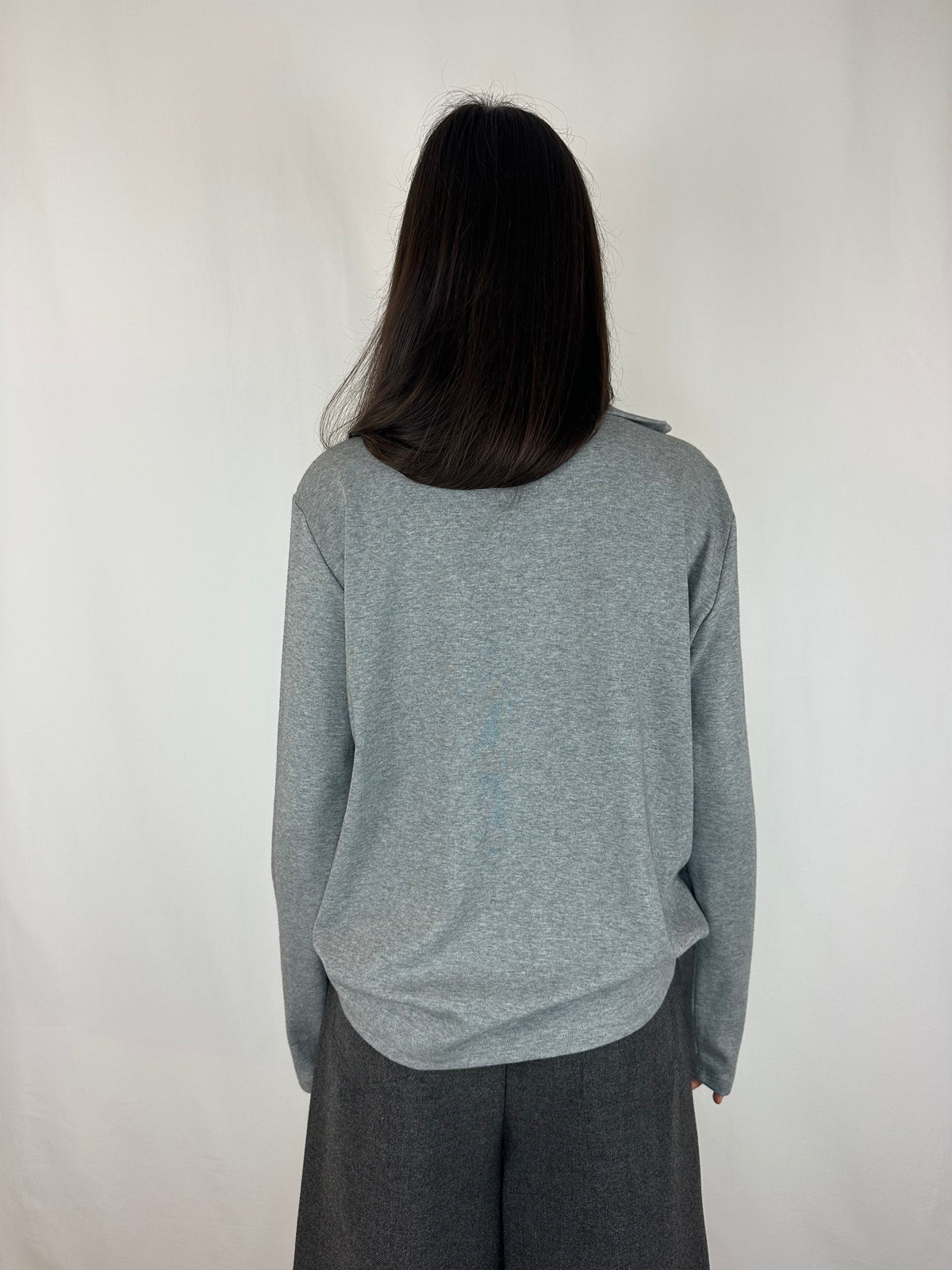 MAGLIA GRIGIA COLLO BOTTONCINI