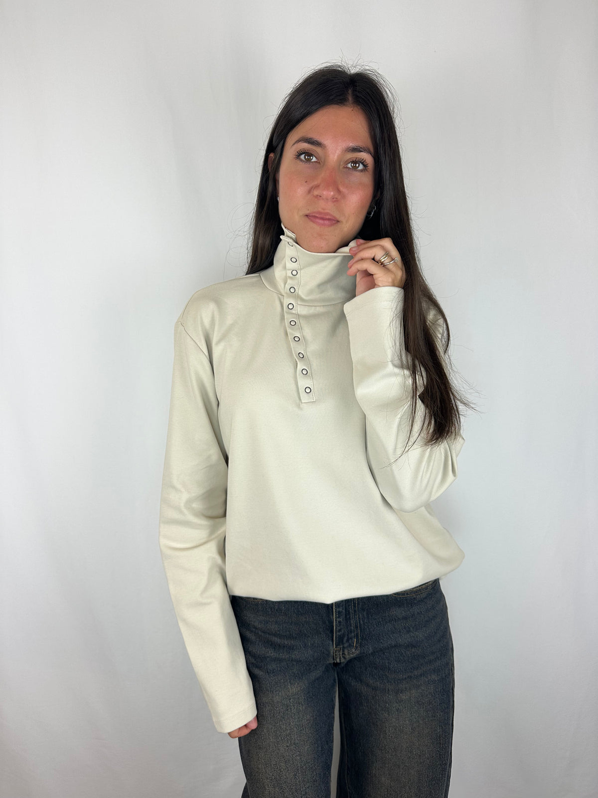 MAGLIA BEIGE COLLO BOTTONCINI