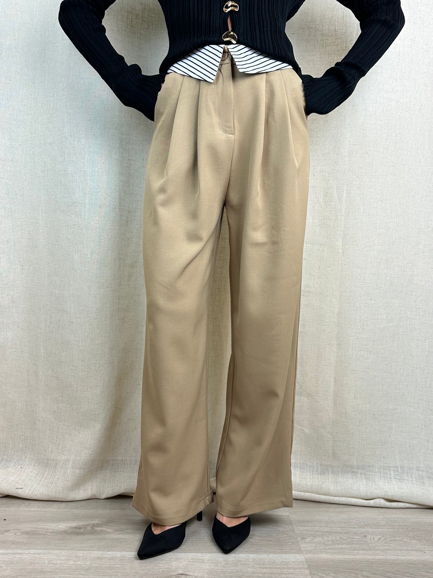 PANTALONI BEIGE CON RISVOLTO IN VITA