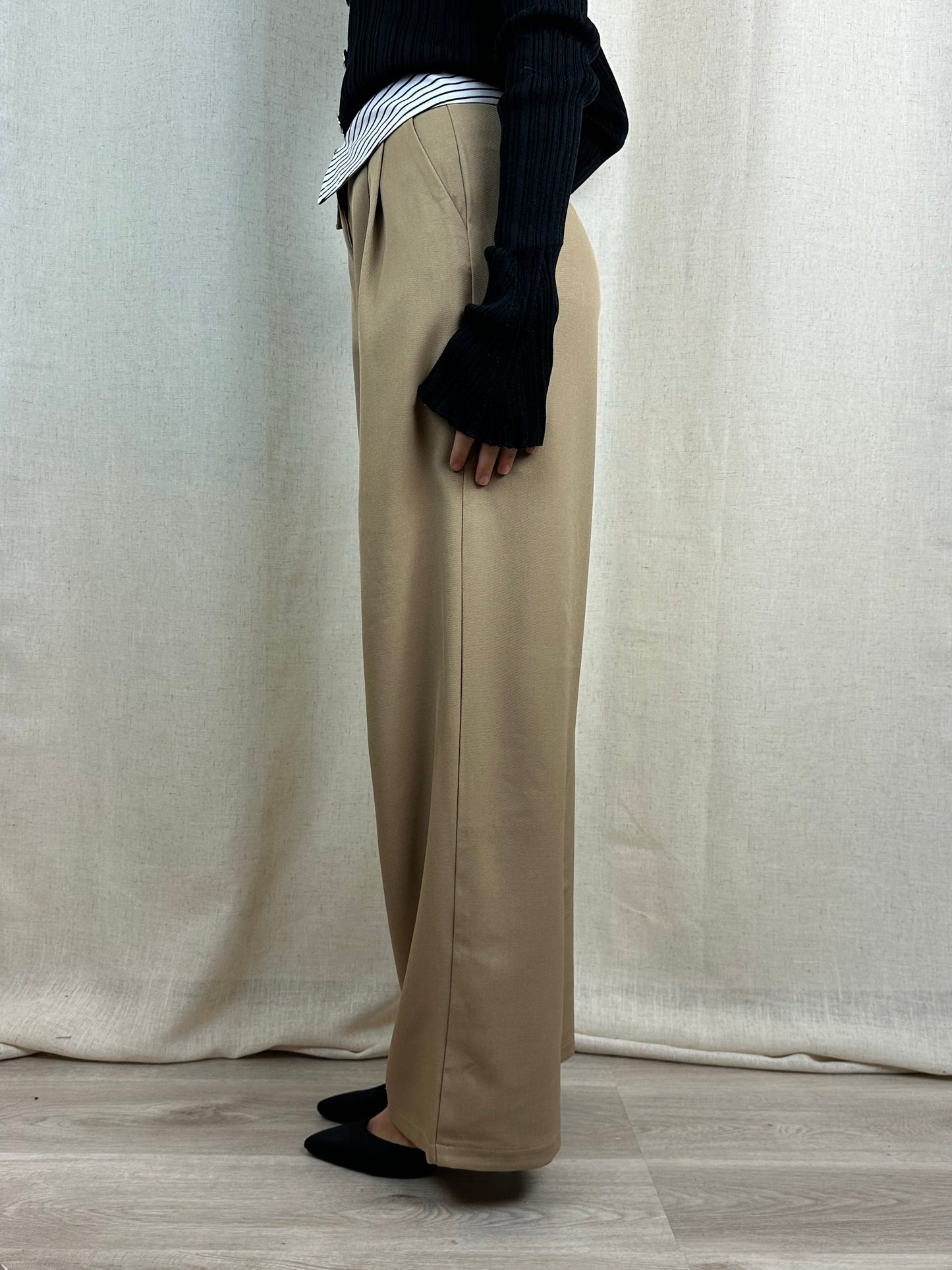 PANTALONI BEIGE CON RISVOLTO IN VITA