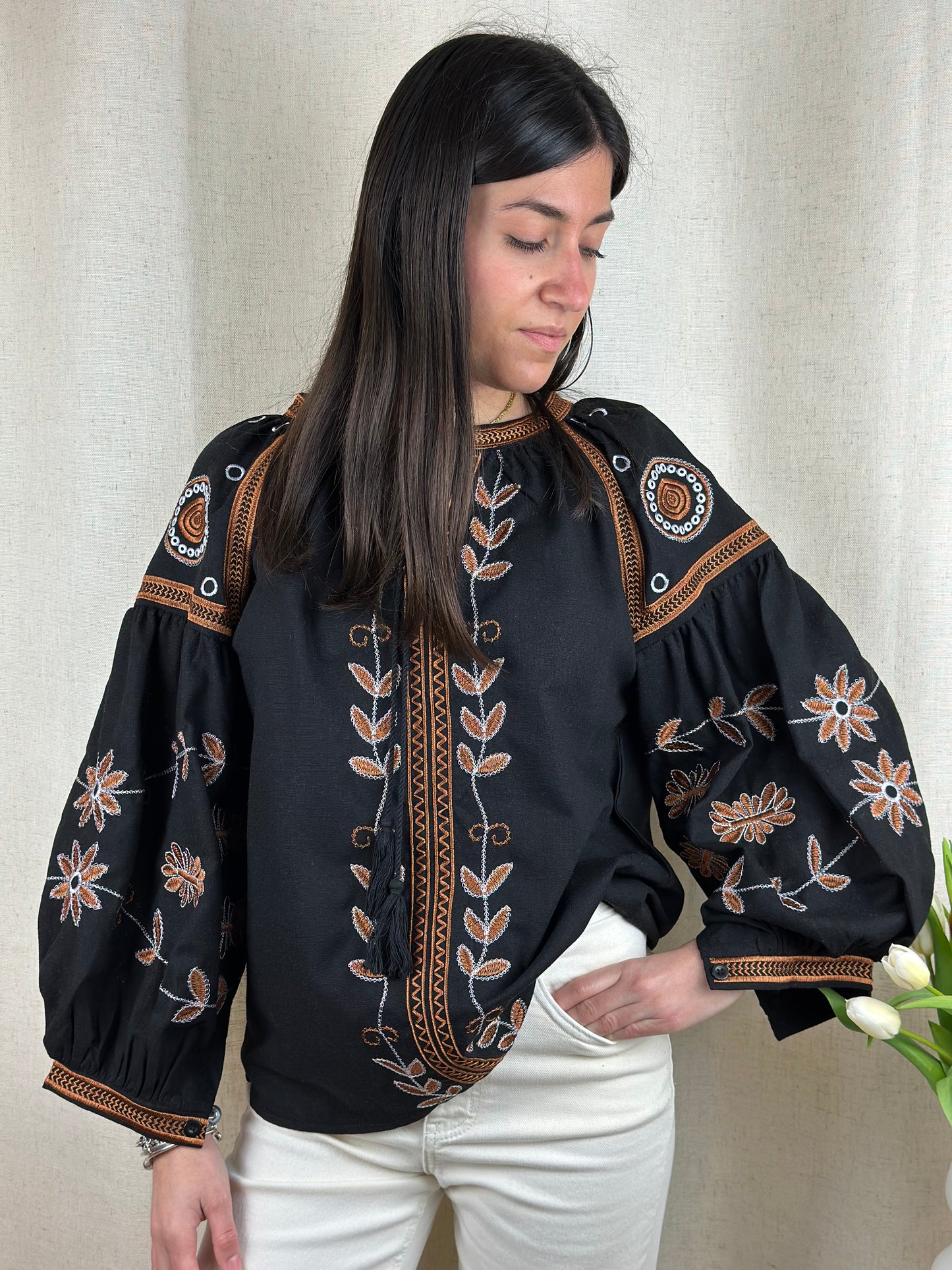 CAMICIA NERA  RICAMATA