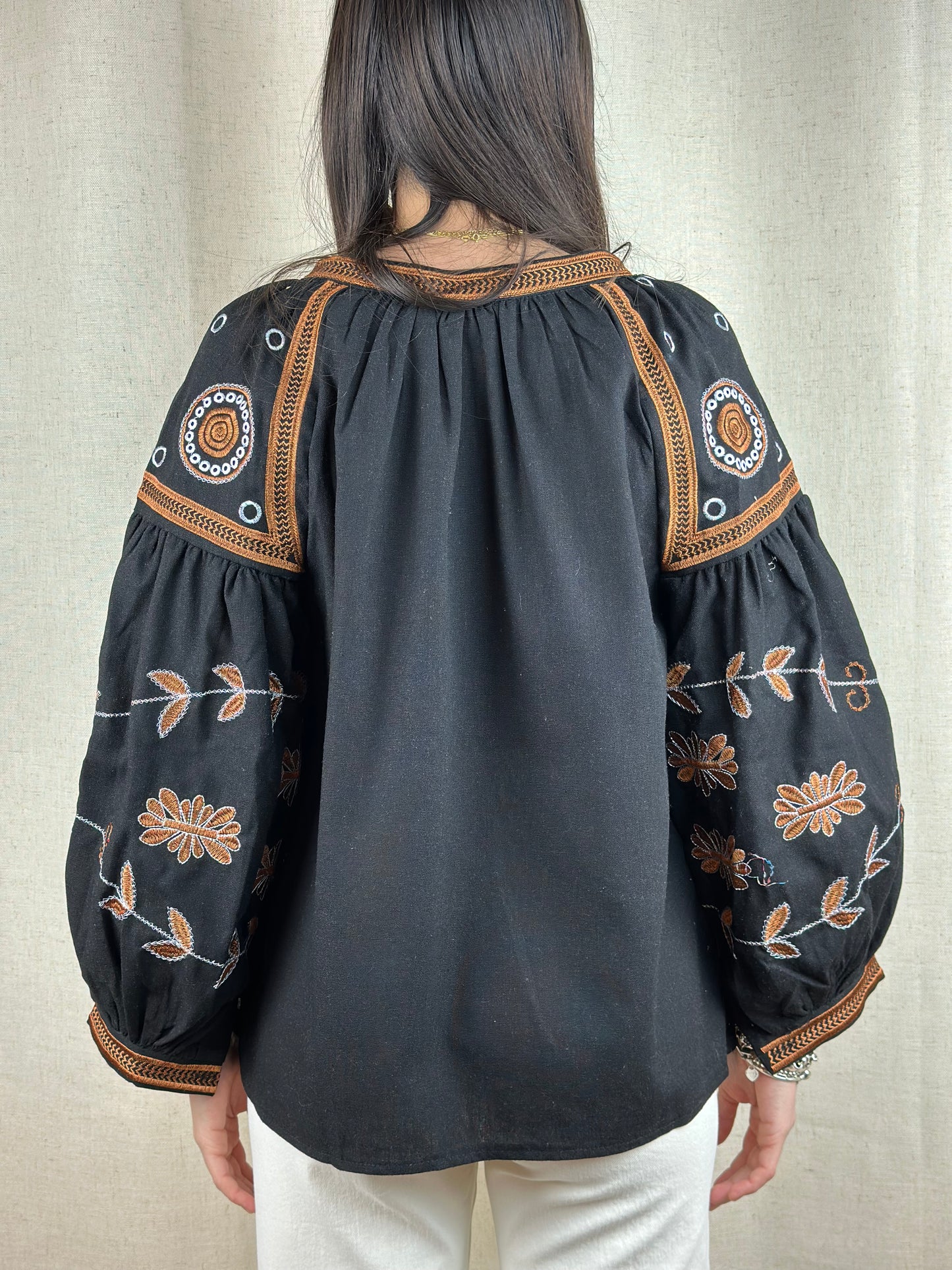 CAMICIA NERA  RICAMATA