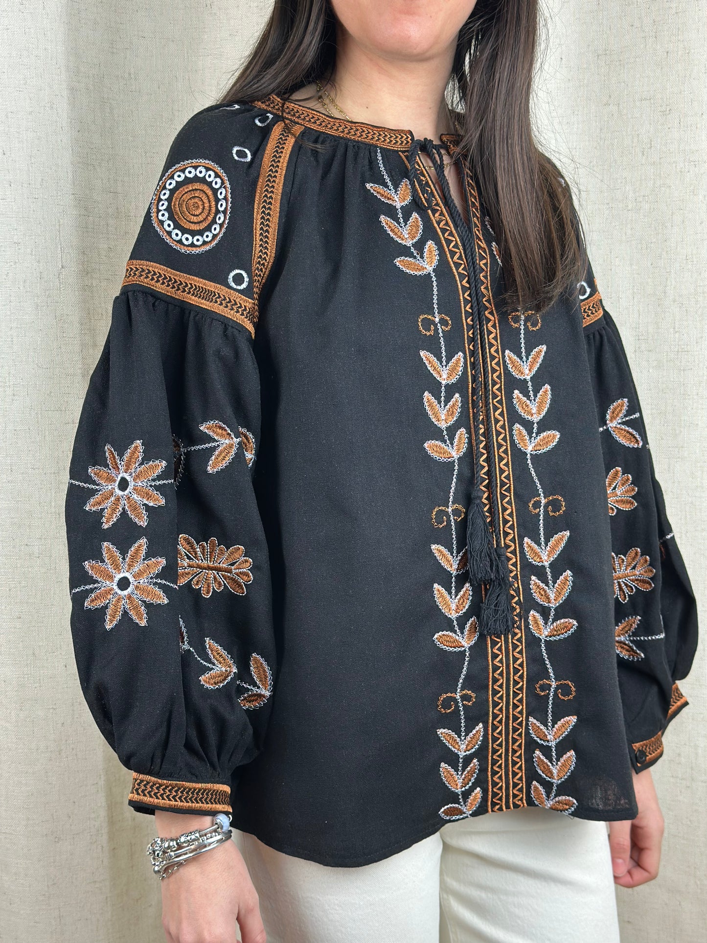 CAMICIA NERA  RICAMATA