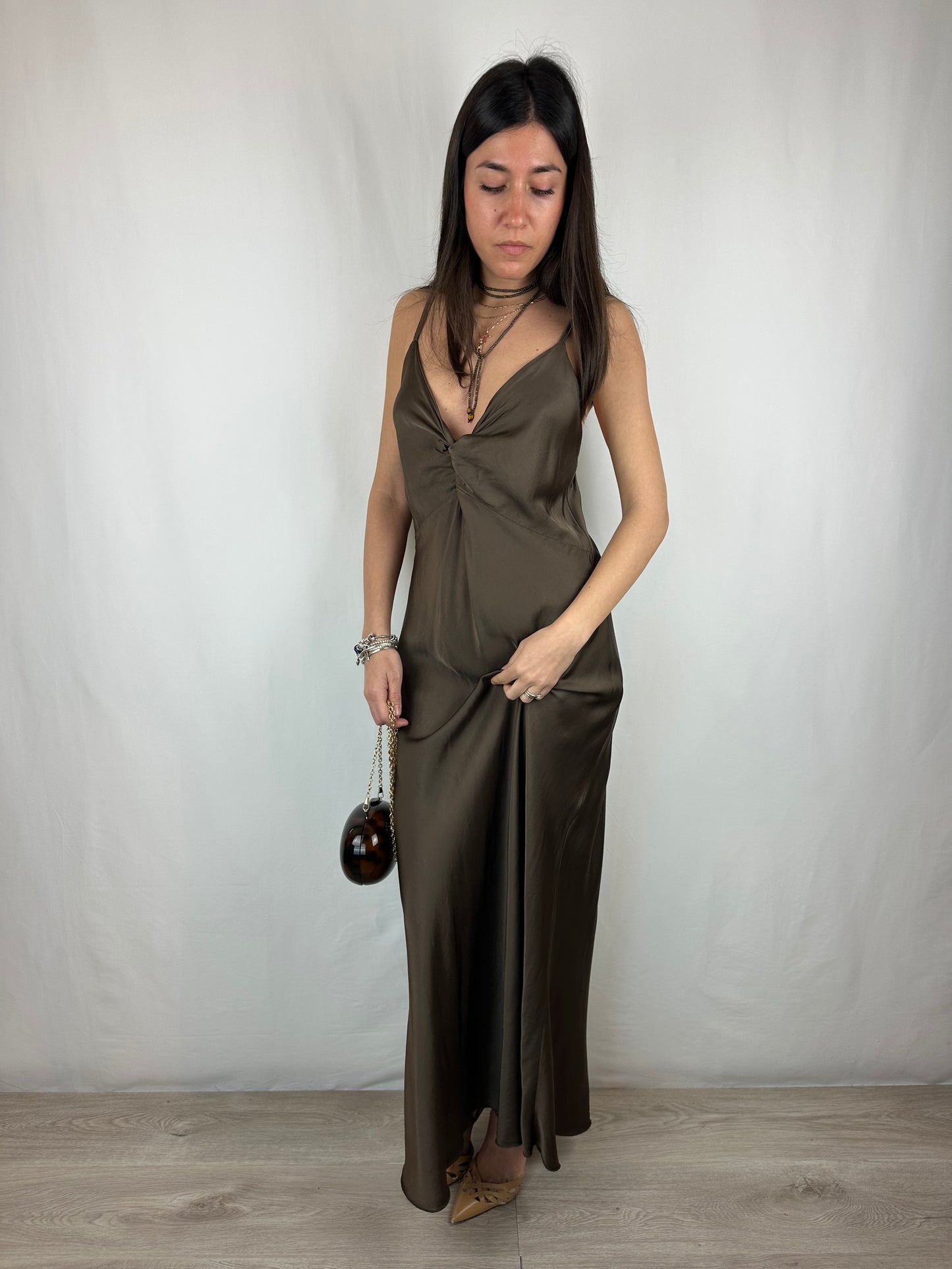 ABITO SPALLINE MARRONE
