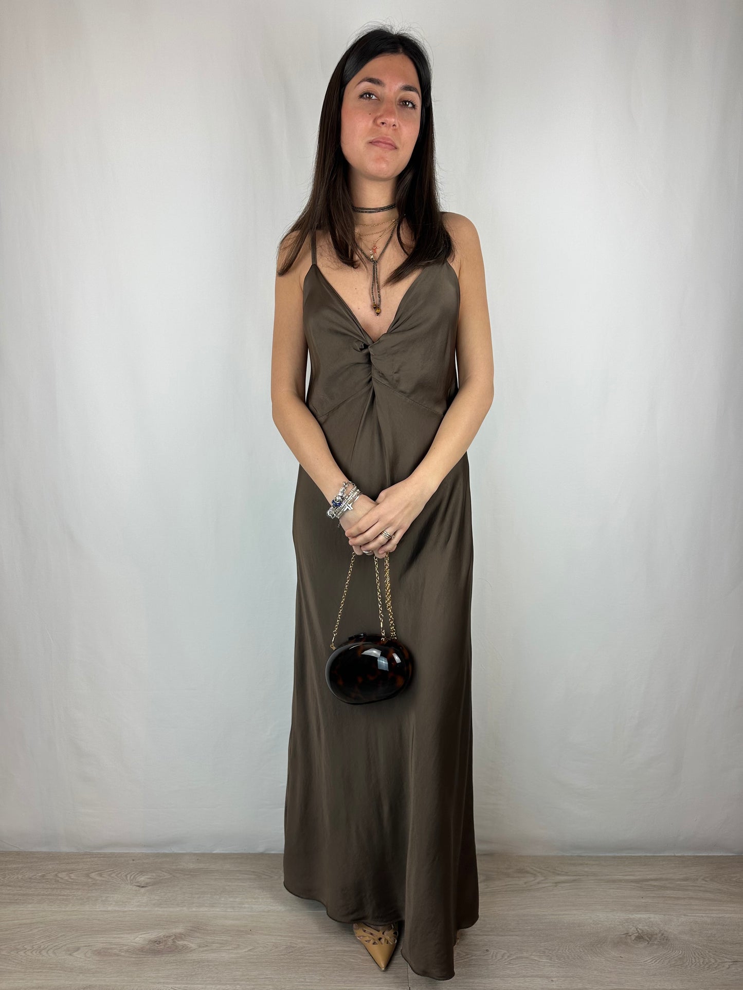 ABITO SPALLINE MARRONE