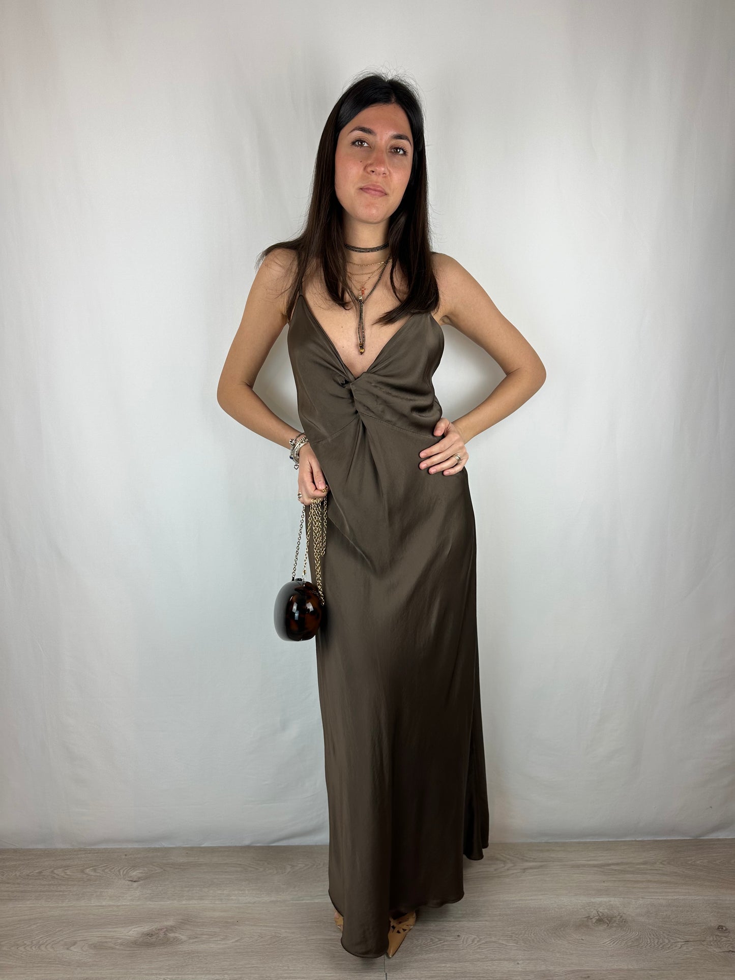ABITO SPALLINE MARRONE