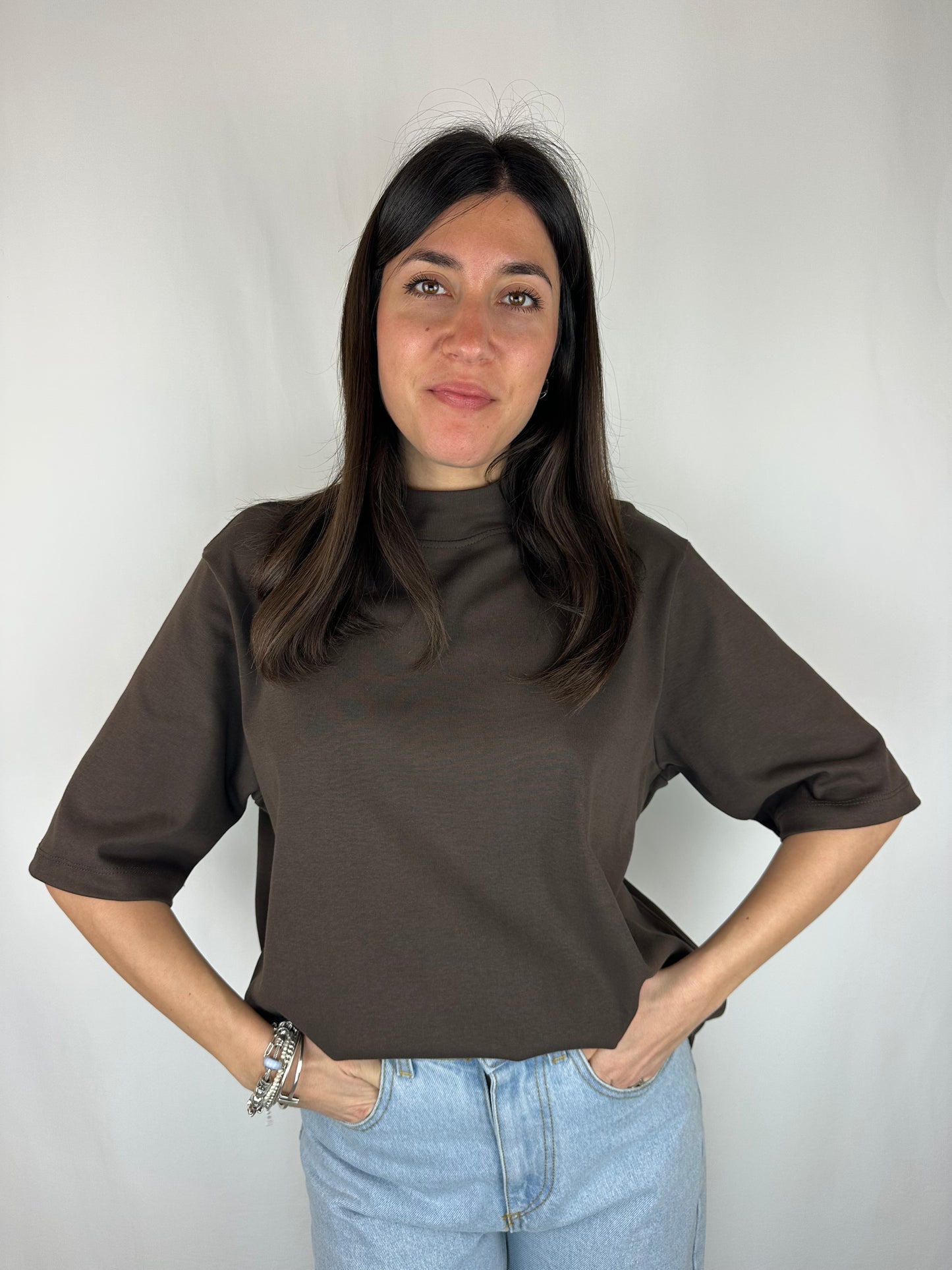 T-SHIRT MARRONE