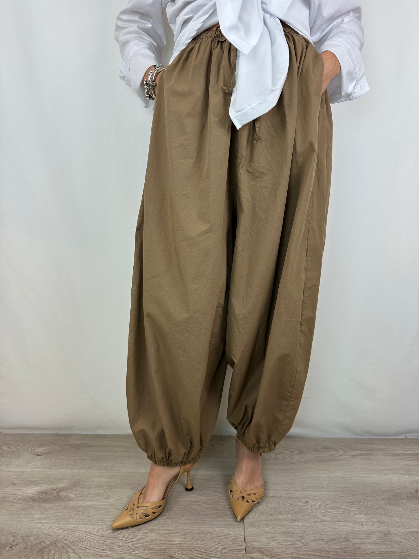 PANTALONE CAMEL IN COTONE CON ELASTICO