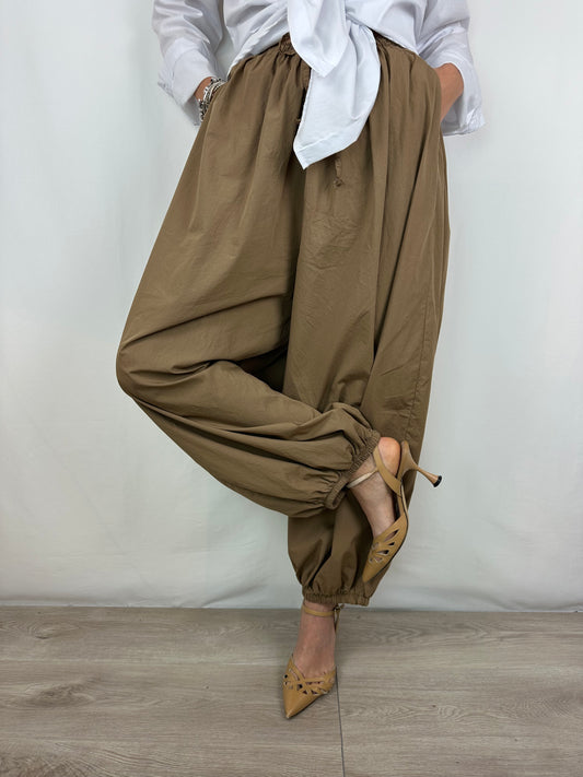 PANTALONE CAMEL IN COTONE CON ELASTICO
