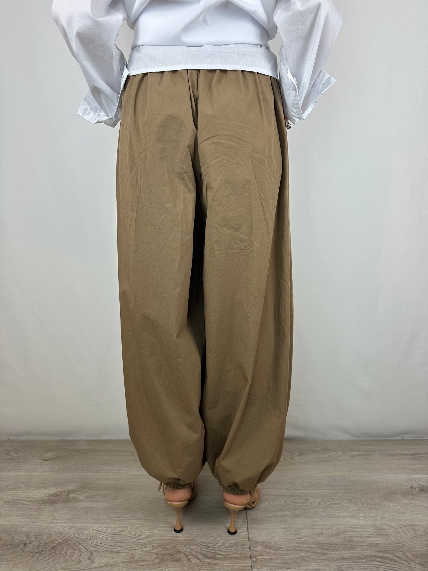 PANTALONE CAMEL IN COTONE CON ELASTICO